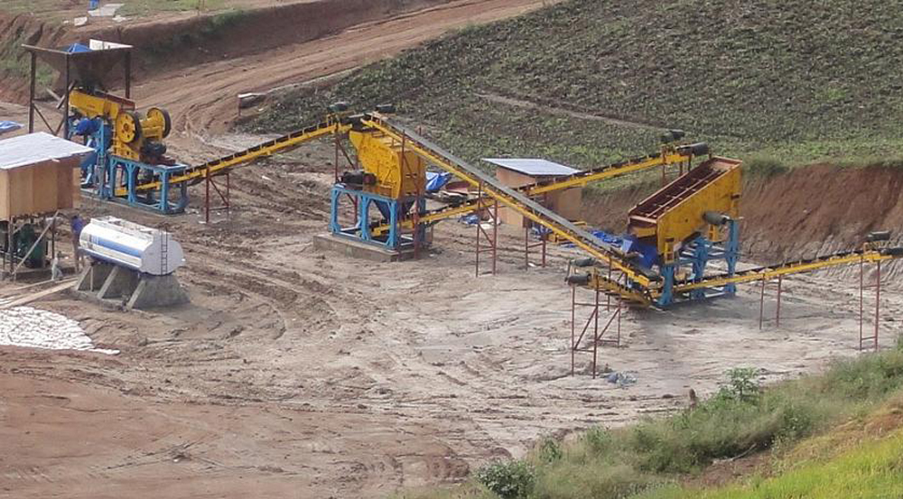 Crushers are widely applied in multiple fields, and their main function is to crush and pulverize materials, making them smaller and easier to handle or recycle.